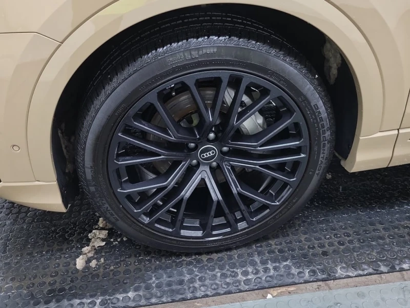 Audi Q8 55tfsi * TECHNIK * CARFAX * 360 камера * Head-Up *, снимка 15 - Автомобили и джипове - 53412687