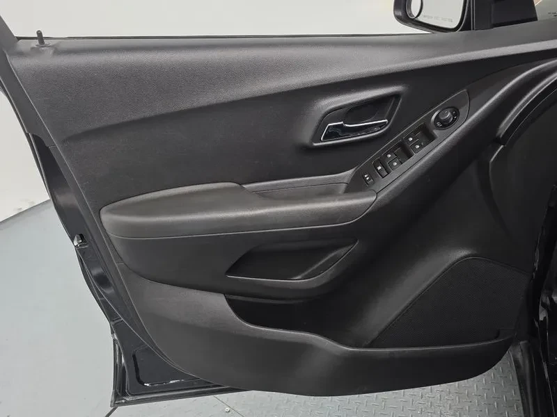 Chevrolet Trax 1.4, снимка 17 - Автомобили и джипове - 54327831