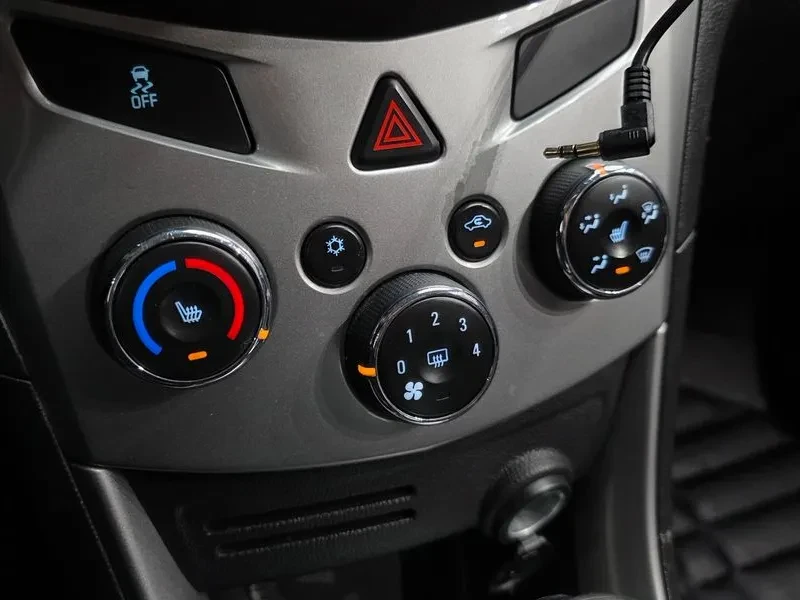 Chevrolet Trax 1.4, снимка 16 - Автомобили и джипове - 54327831