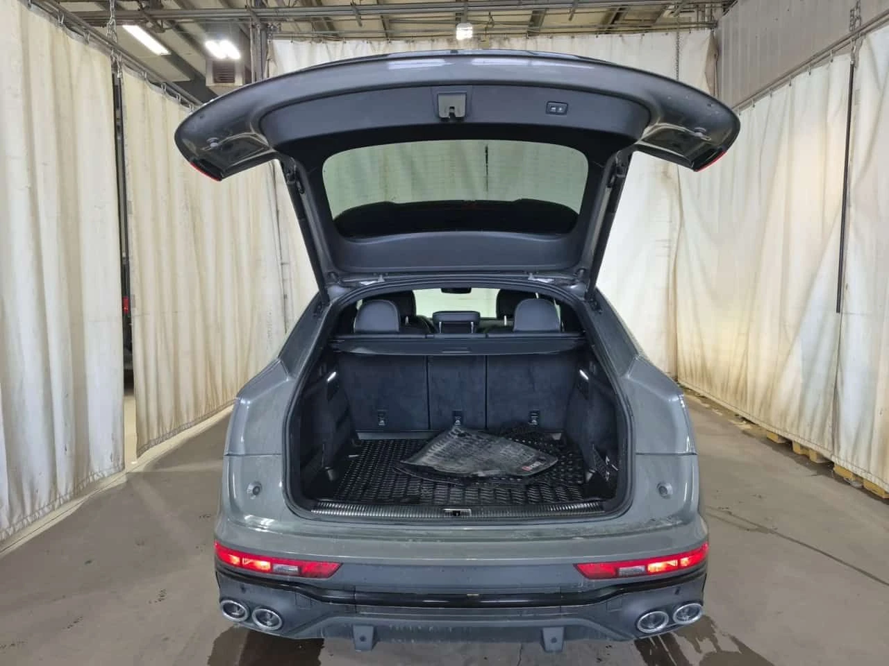 Audi SQ5 * TECHNIK * ДИСТРОНИК * DIGITAL * 2 КЛЮЧА , снимка 14 - Автомобили и джипове - 54612041