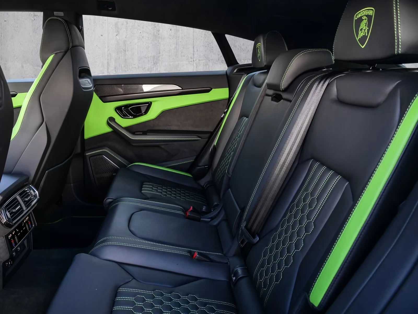 Lamborghini Urus SE / FACELIFT / PLUG-IN / CARBON / B&O / HUD /, снимка 17 - Автомобили и джипове - 54878949