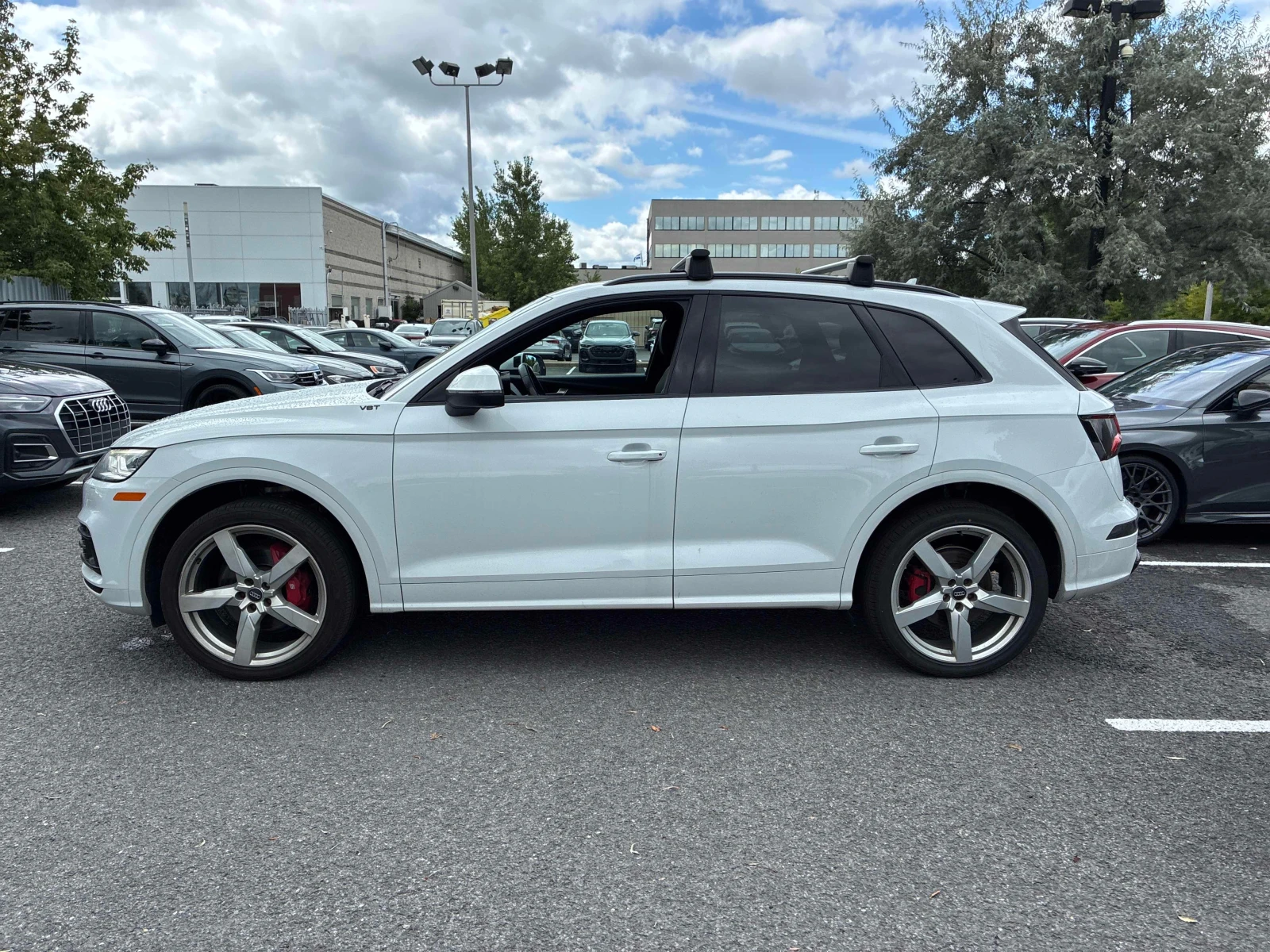 Audi SQ5 * TECHNIK * 360 CAM * CARFAX * , снимка 3 - Автомобили и джипове - 56012856