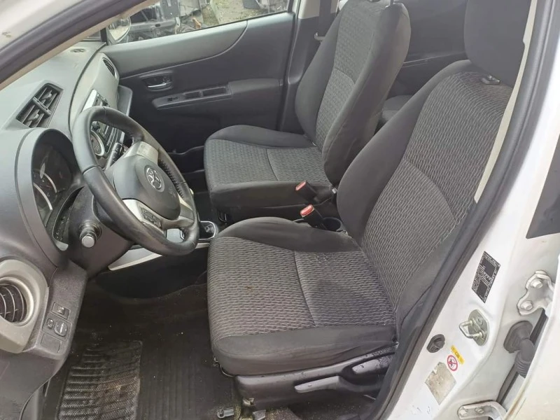 Toyota Yaris 1.0i-на части, снимка 8 - Автомобили и джипове - 46763257