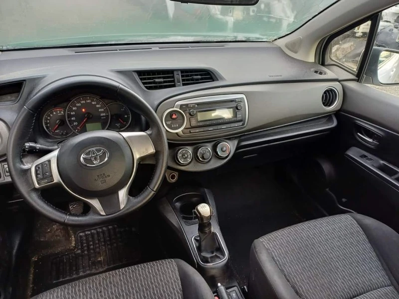 Toyota Yaris 1.0i-на части, снимка 5 - Автомобили и джипове - 46763257