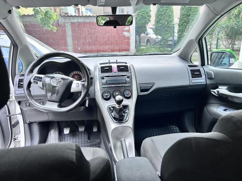 Toyota Auris, снимка 14 - Автомобили и джипове - 47233708