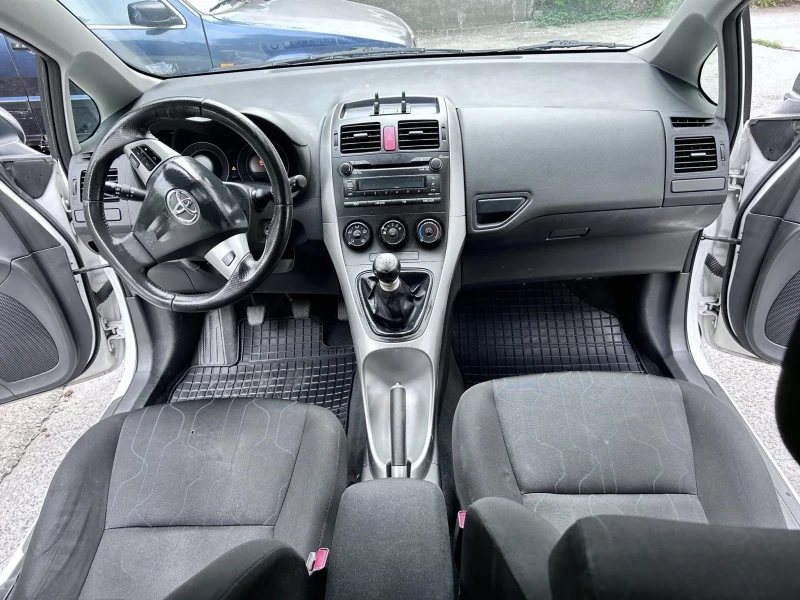 Toyota Auris, снимка 10 - Автомобили и джипове - 47233708