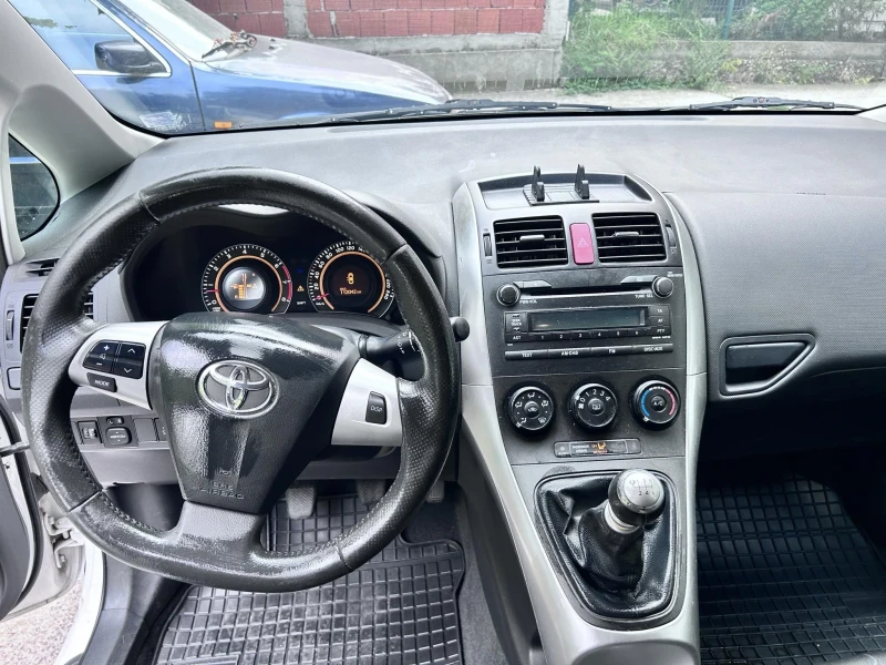 Toyota Auris, снимка 13 - Автомобили и джипове - 47233708