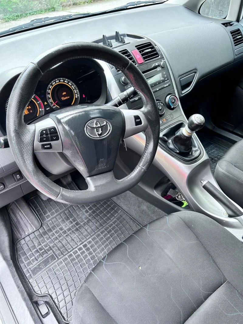 Toyota Auris, снимка 15 - Автомобили и джипове - 47233708