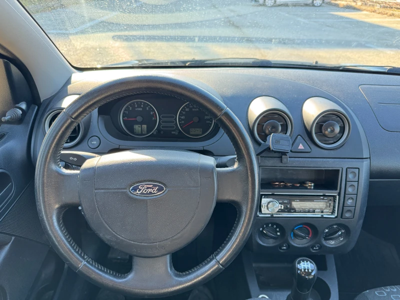 Ford Fiesta 1.3i AMBIENTE, снимка 9 - Автомобили и джипове - 48603443