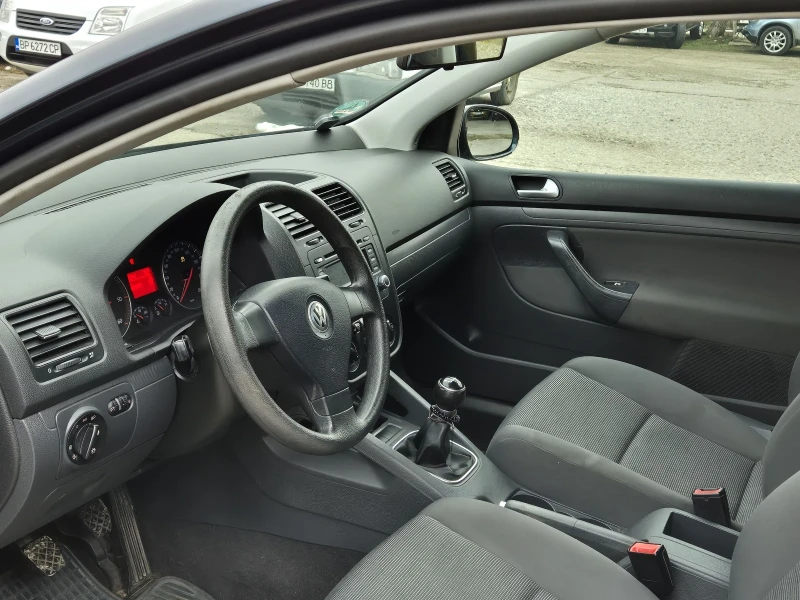 VW Golf 1.9 TDI 105, снимка 8 - Автомобили и джипове - 49306053