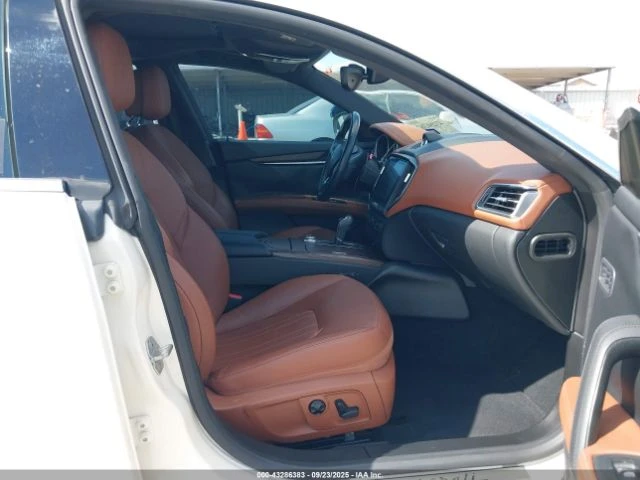 Maserati Ghibli S* KEYLESS* CARPLAY* КОЖА* ПОДГРЕВИ* BLINDSPOT* , снимка 5 - Автомобили и джипове - 53124790