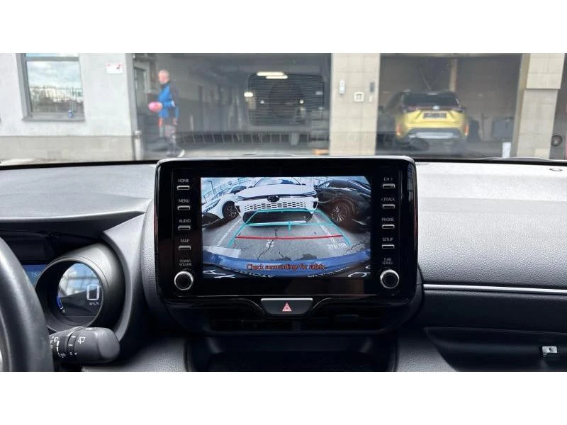 Toyota Yaris 1.5HSD TREND, снимка 15 - Автомобили и джипове - 54970460