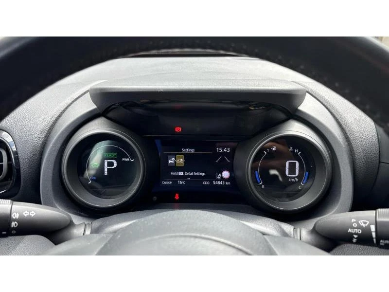 Toyota Yaris 1.5HSD TREND, снимка 14 - Автомобили и джипове - 54970460