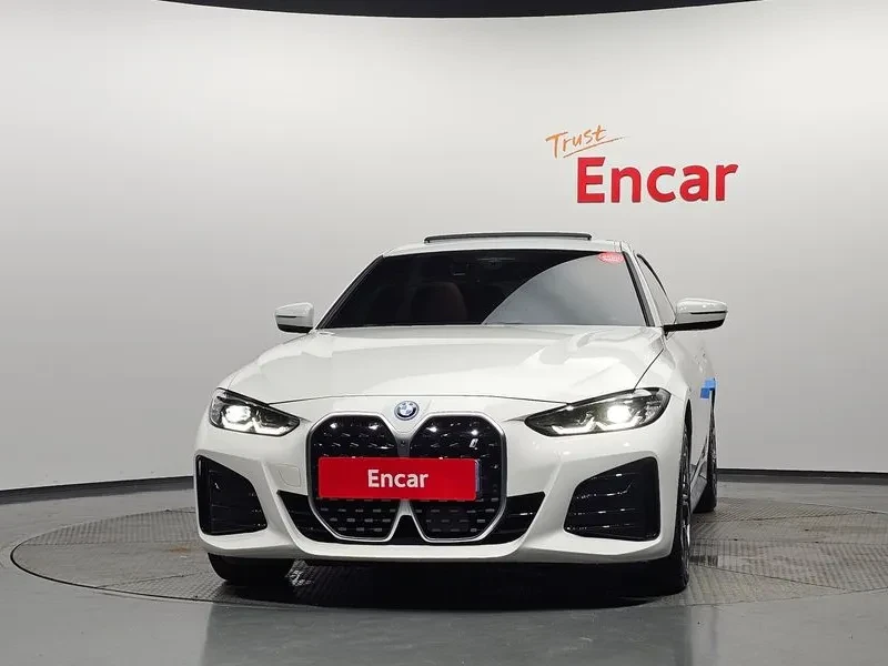 BMW i4 Edrive40 M Sports, снимка 3 - Автомобили и джипове - 55588243