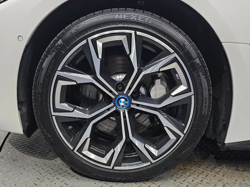BMW i4 Edrive40 M Sports, снимка 5 - Автомобили и джипове - 55588243