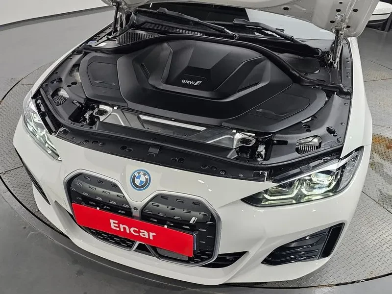 BMW i4 Edrive40 M Sports, снимка 6 - Автомобили и джипове - 55588243