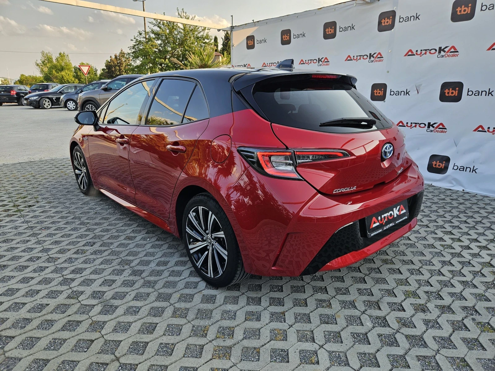 Toyota Corolla 1.8Hybrid= ДИСТРОНИК= ГАРАНЦИЯ= STYLE - изображение 5