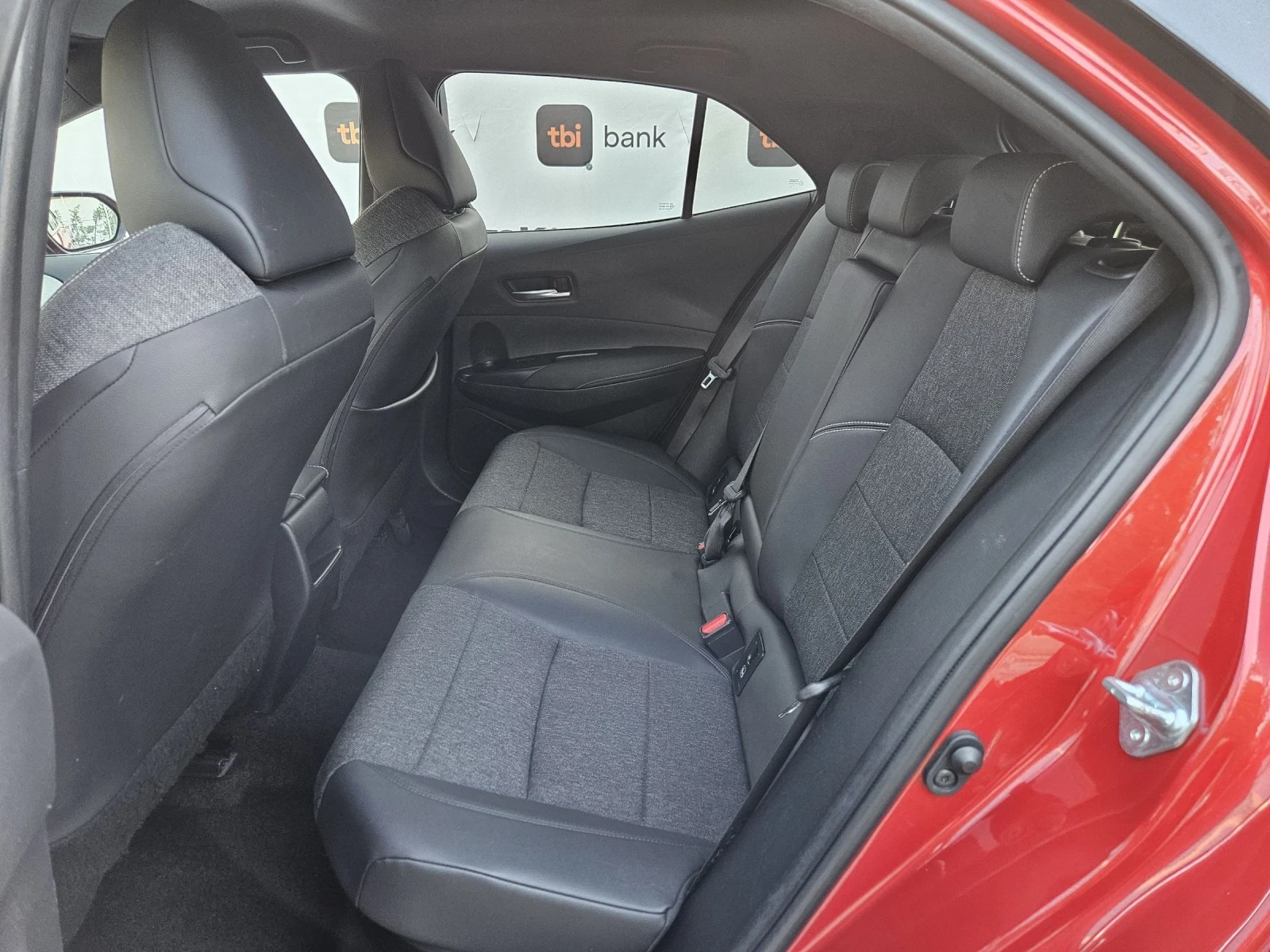Toyota Corolla 1.8Hybrid= ДИСТРОНИК= ГАРАНЦИЯ= STYLE - изображение 9