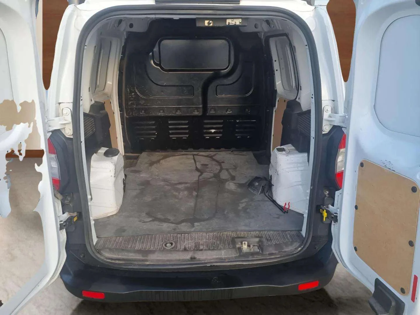 Ford Courier 1.5 TDCi, снимка 9 - Автомобили и джипове - 53818901