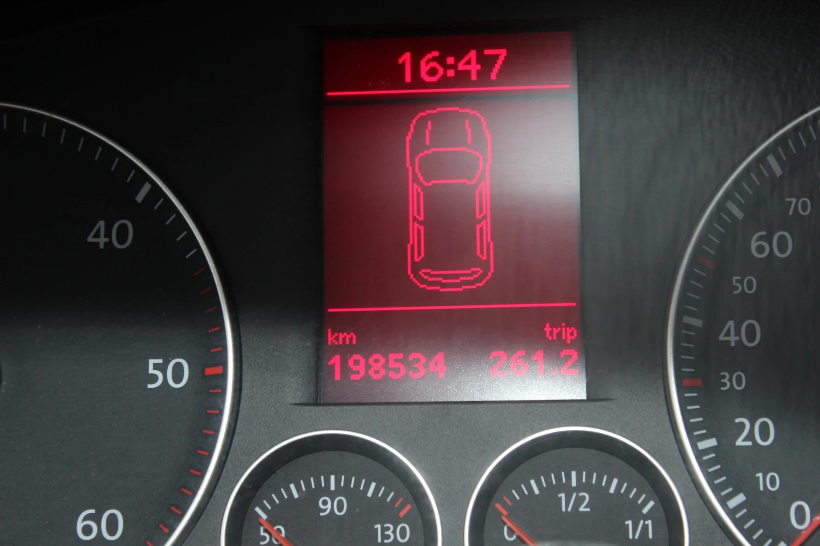 VW Touran, снимка 8 - Автомобили и джипове - 53839855