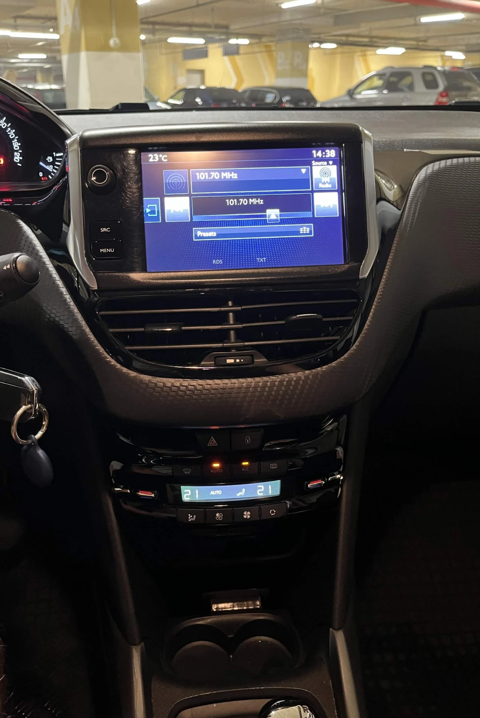 Peugeot 2008 PureTech, снимка 8 - Автомобили и джипове - 55161270