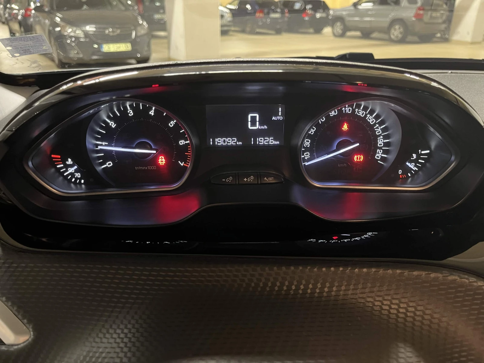 Peugeot 2008 PureTech, снимка 7 - Автомобили и джипове - 55161270