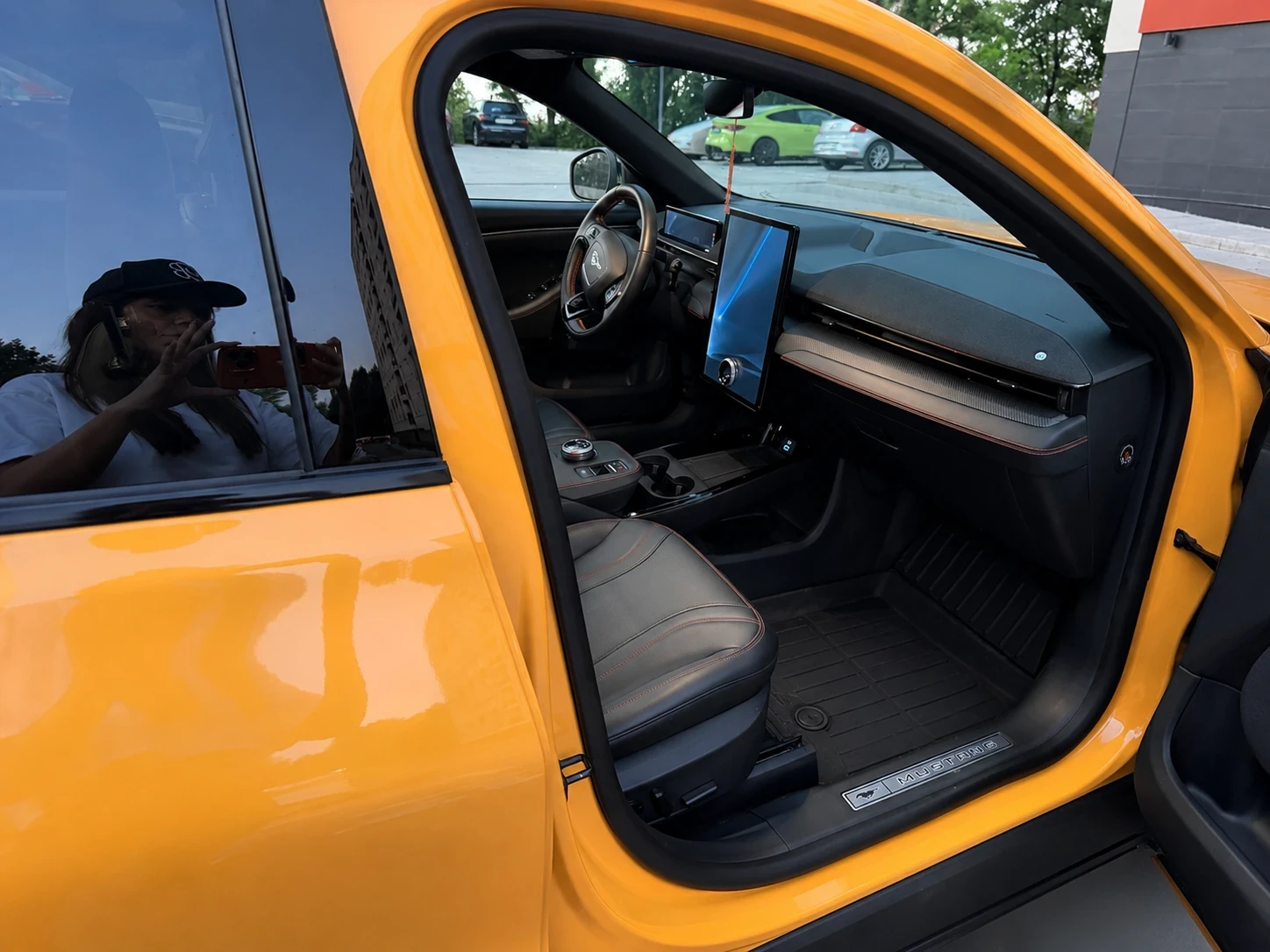 Ford Mustang Mach-E, снимка 9 - Автомобили и джипове - 55770830