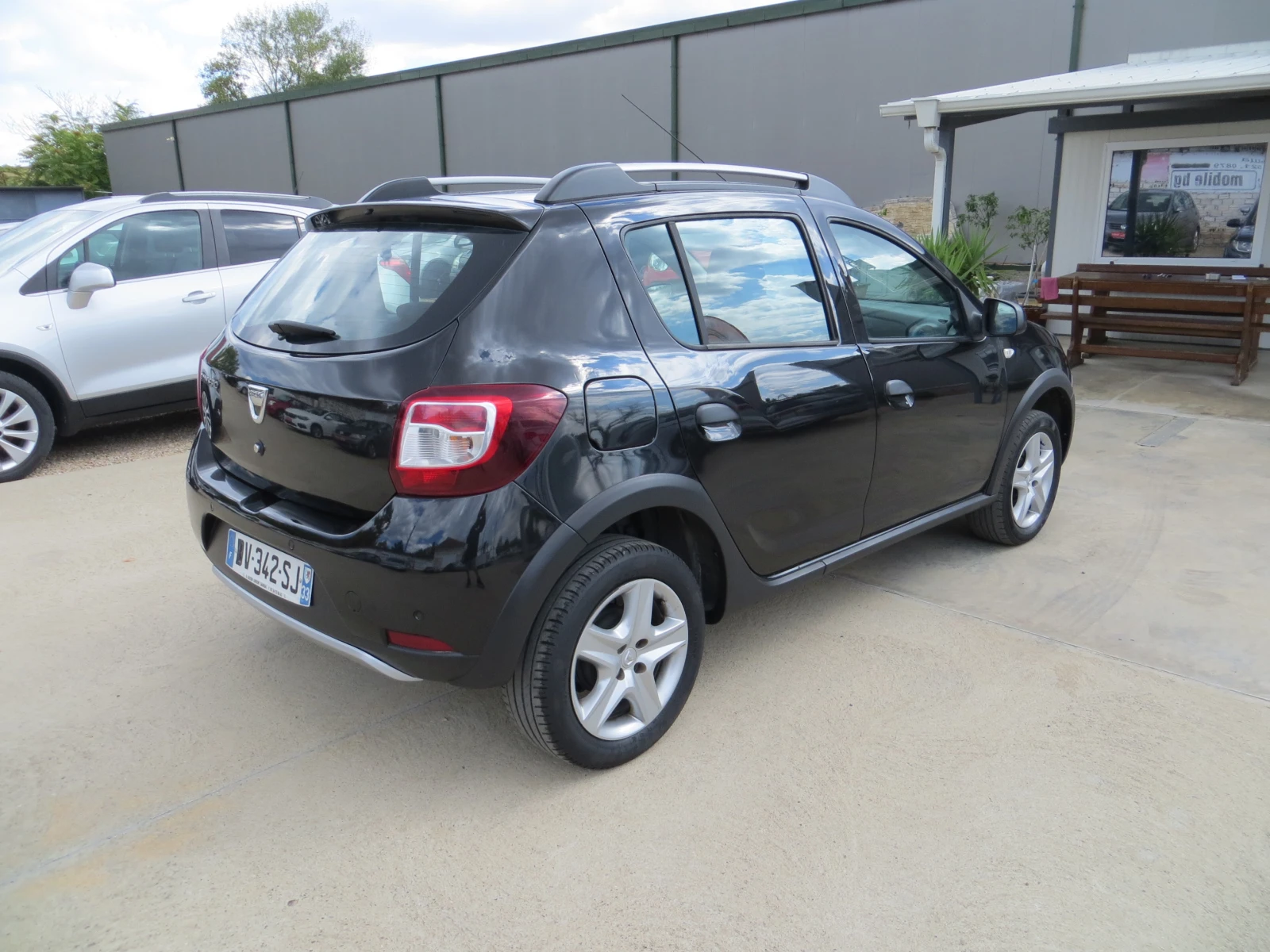 Dacia Sandero 0.9I-90kc.-навигация, снимка 4 - Автомобили и джипове - 56099307