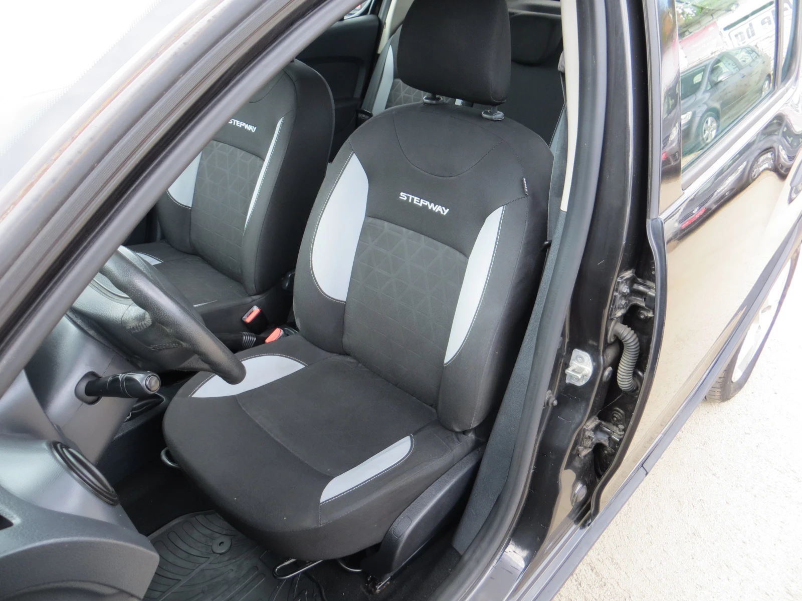 Dacia Sandero 0.9I-90kc.-навигация, снимка 9 - Автомобили и джипове - 56099307