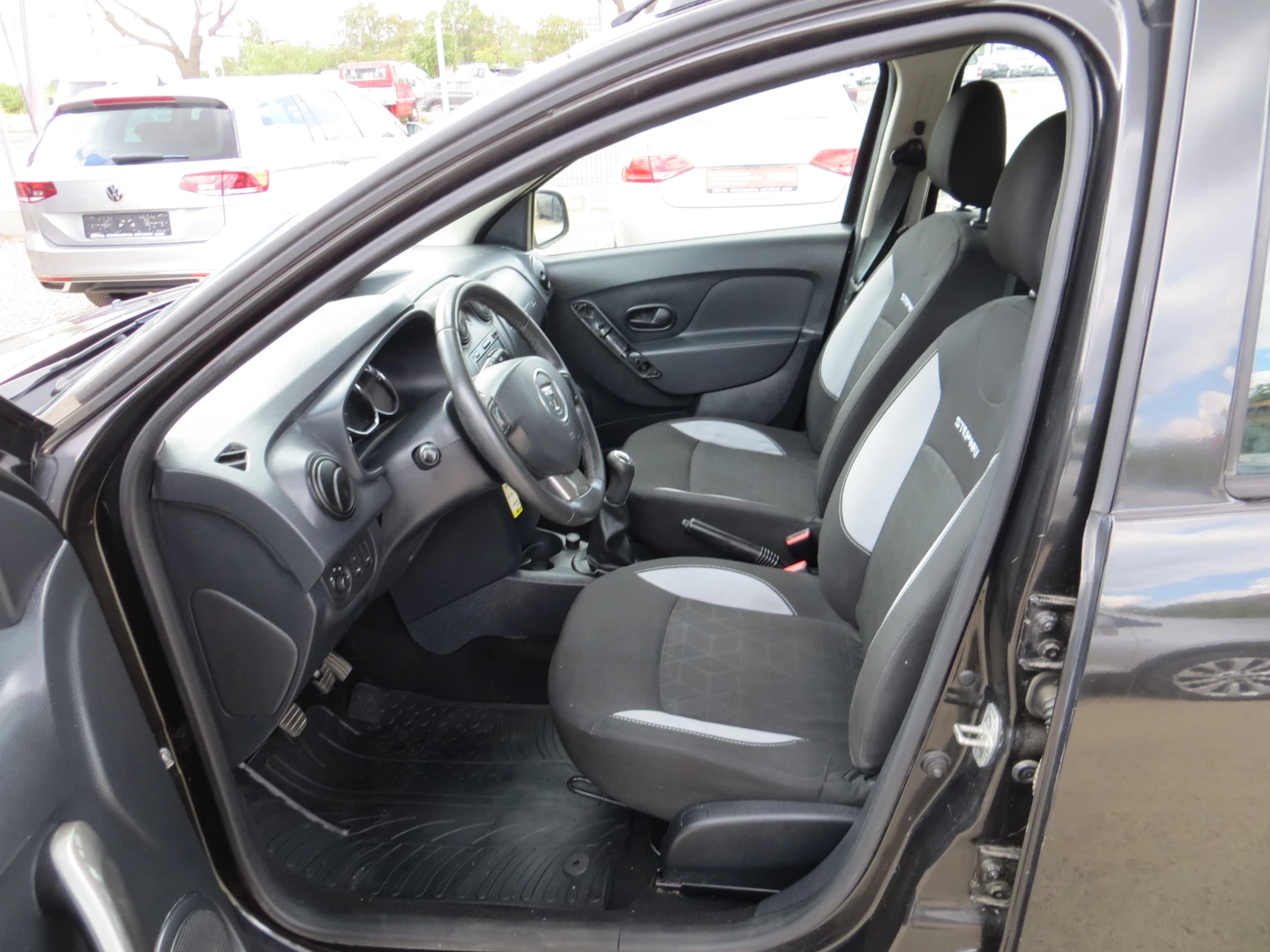 Dacia Sandero 0.9I-90kc.-навигация, снимка 10 - Автомобили и джипове - 56099307