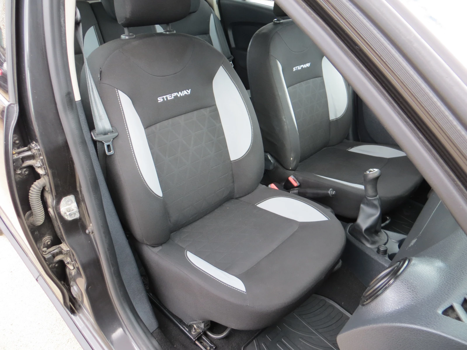 Dacia Sandero 0.9I-90kc.-навигация, снимка 15 - Автомобили и джипове - 56099307