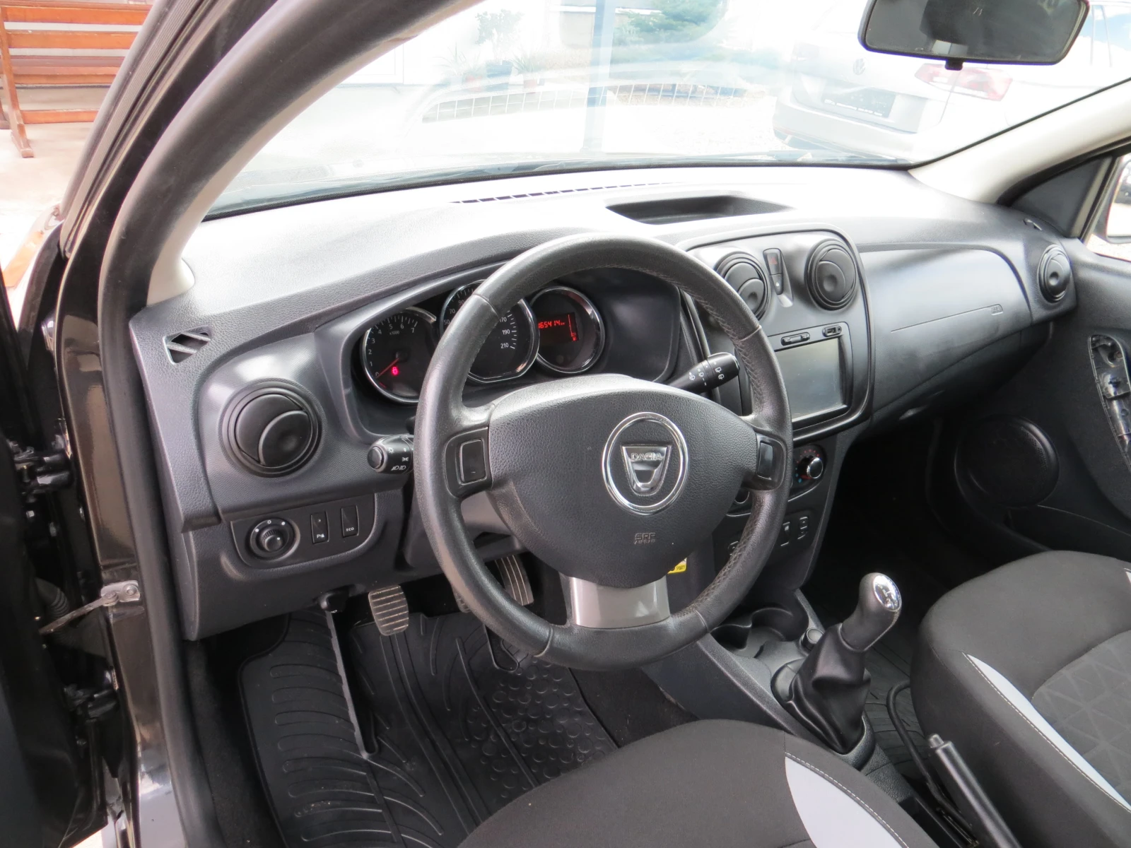Dacia Sandero 0.9I-90kc.-навигация, снимка 11 - Автомобили и джипове - 56099307