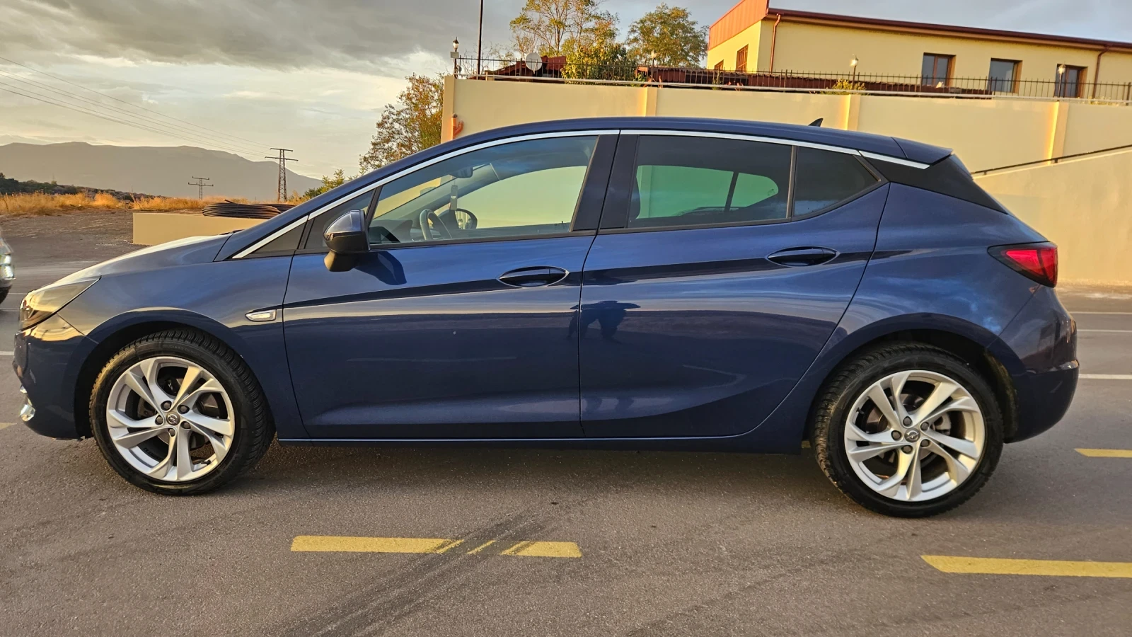Opel Astra 1.5TDCI, снимка 5 - Автомобили и джипове - 56306354