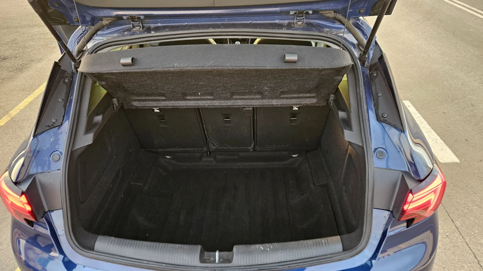 Opel Astra 1.5TDCI, снимка 11 - Автомобили и джипове - 56306354