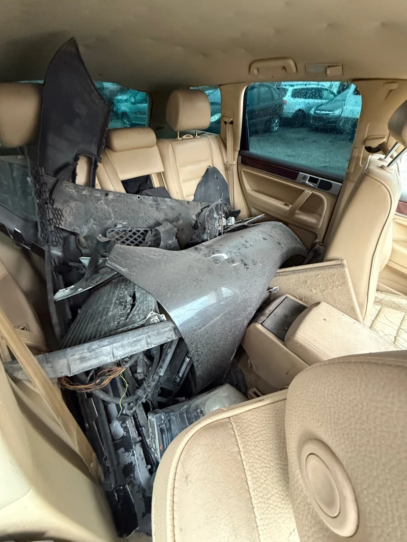 VW Touareg 3.0 TDI, снимка 9 - Автомобили и джипове - 52312345