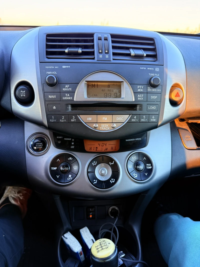 Toyota Rav4 2.2, снимка 12 - Автомобили и джипове - 52795245