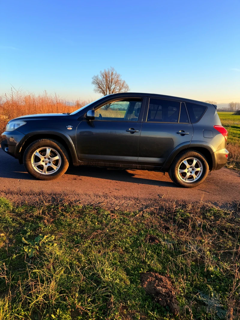 Toyota Rav4 2.2, снимка 5 - Автомобили и джипове - 52795245