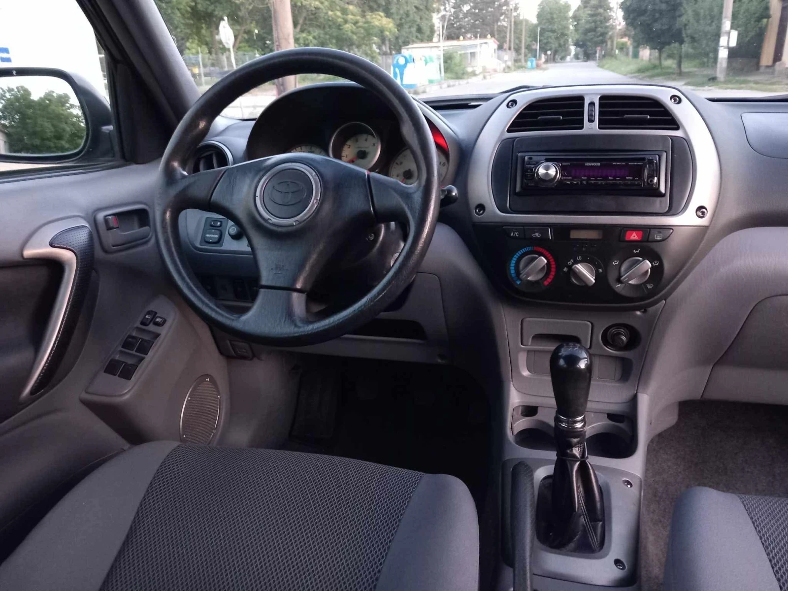 Toyota Rav4  - изображение 8