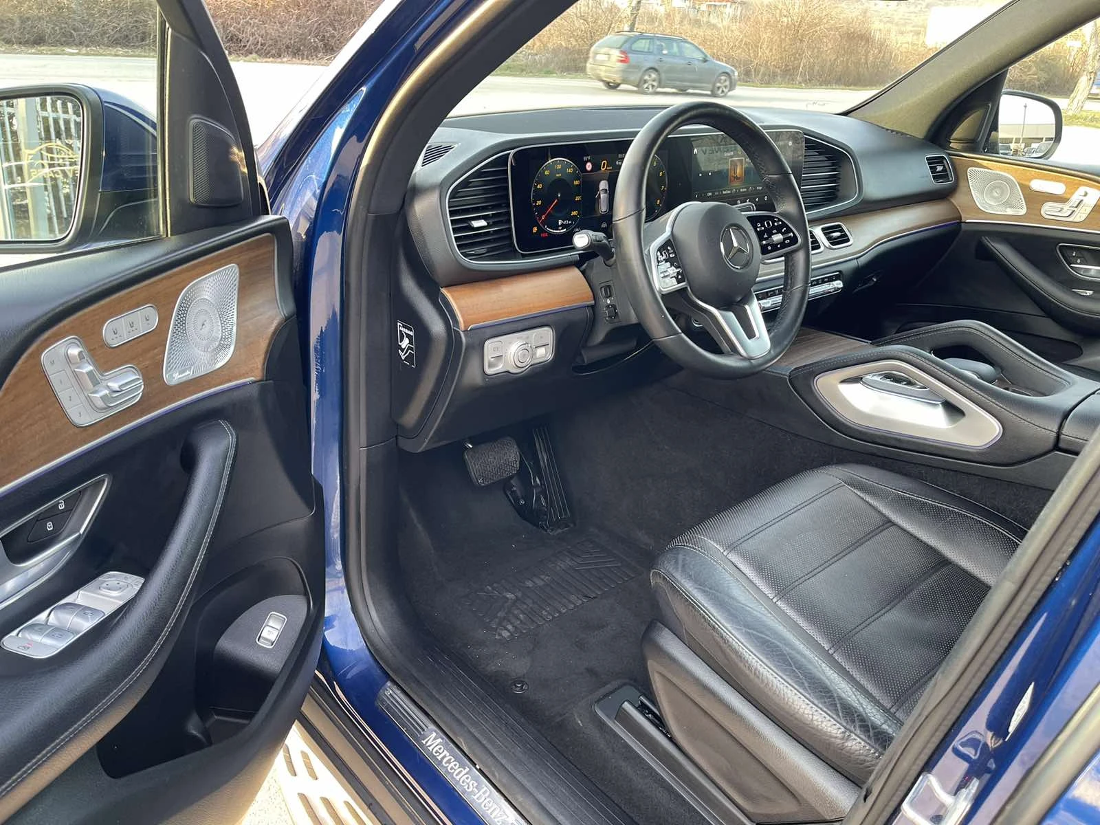 Mercedes-Benz GLE 350 * FULL AMG PACK FACELIFT FULL LED KEYLESS DISTRONI, снимка 10 - Автомобили и джипове - 53778436