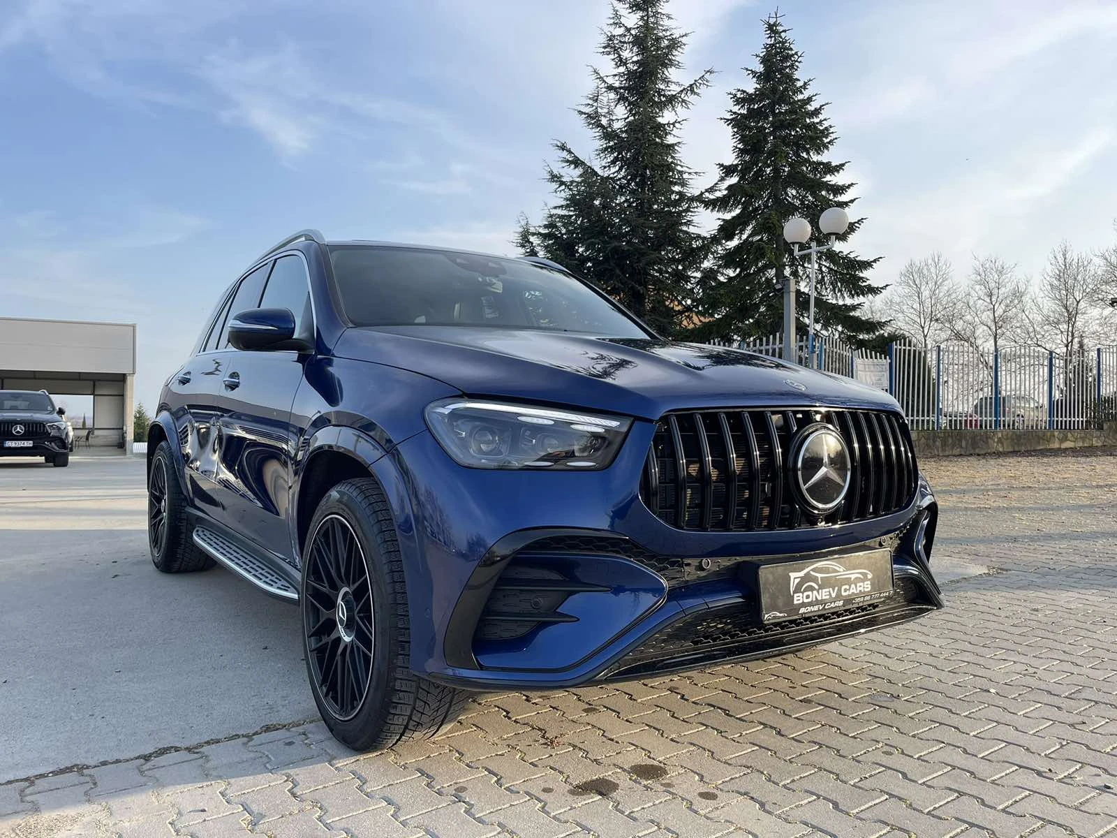 Mercedes-Benz GLE 350 * FULL AMG PACK FACELIFT FULL LED KEYLESS DISTRONI, снимка 3 - Автомобили и джипове - 53778436