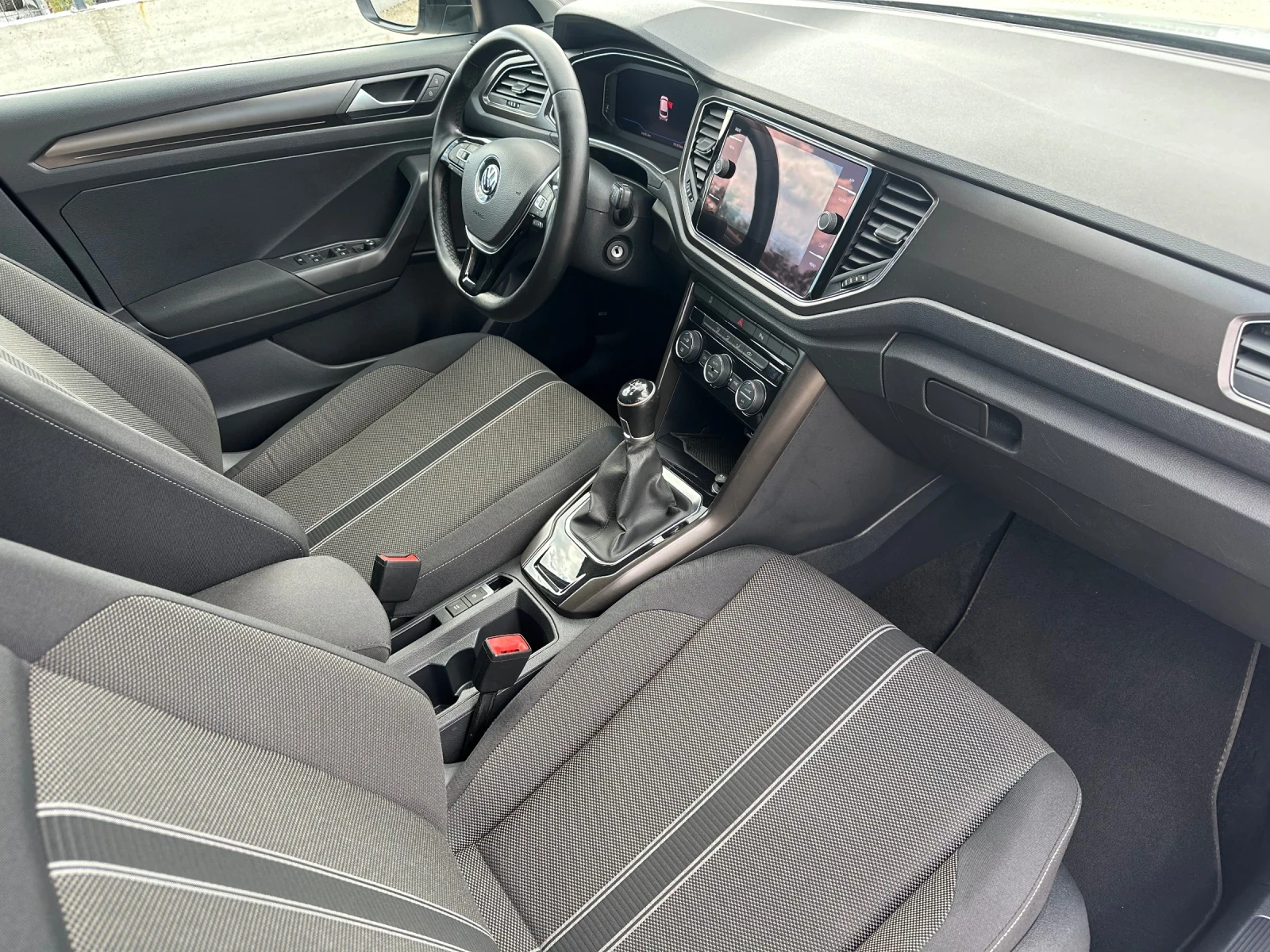 VW T-Roc 1.6TDi 116ps DIGITAL, снимка 11 - Автомобили и джипове - 54125837