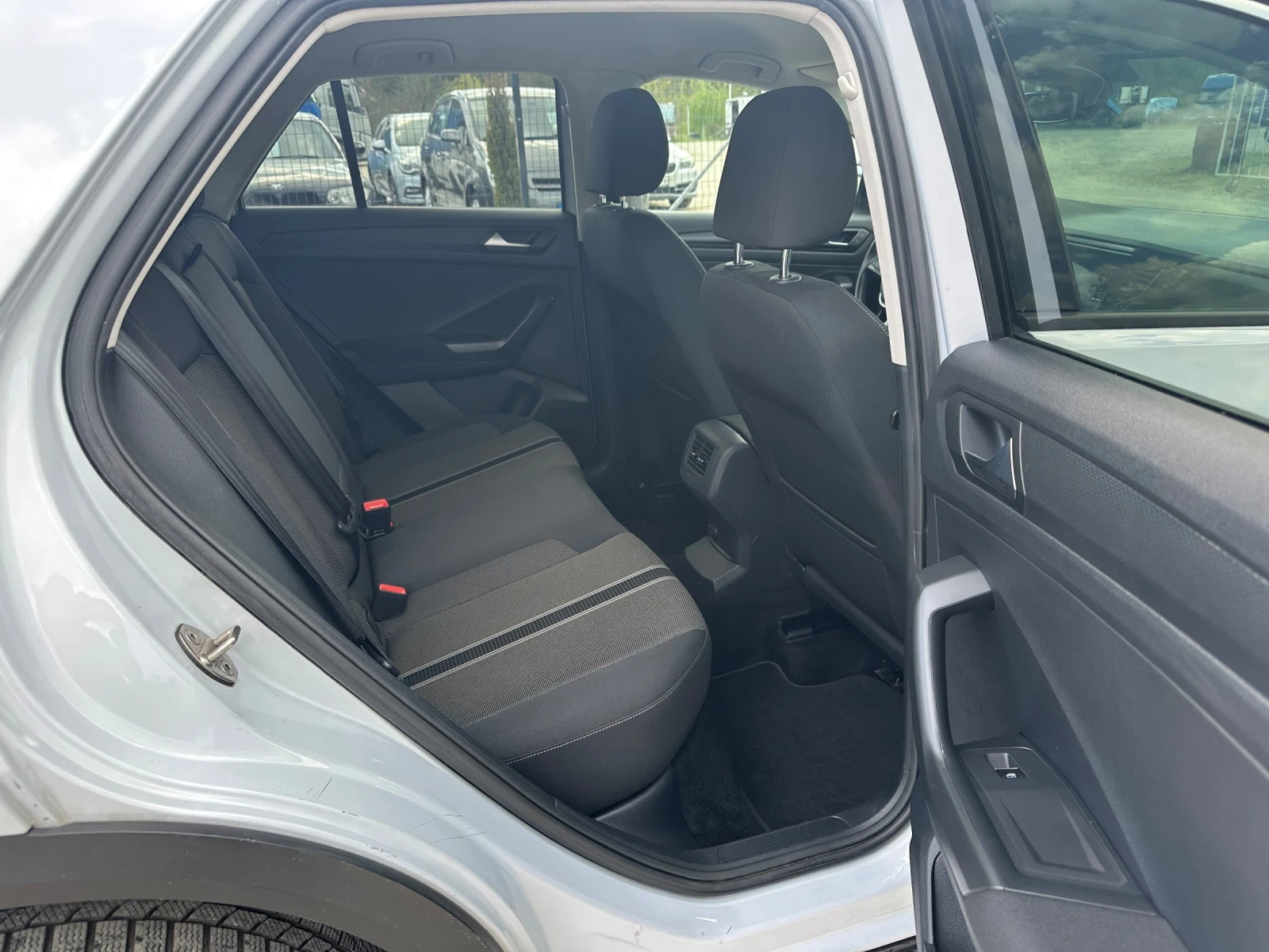 VW T-Roc 1.6TDi 116ps DIGITAL, снимка 9 - Автомобили и джипове - 54125837