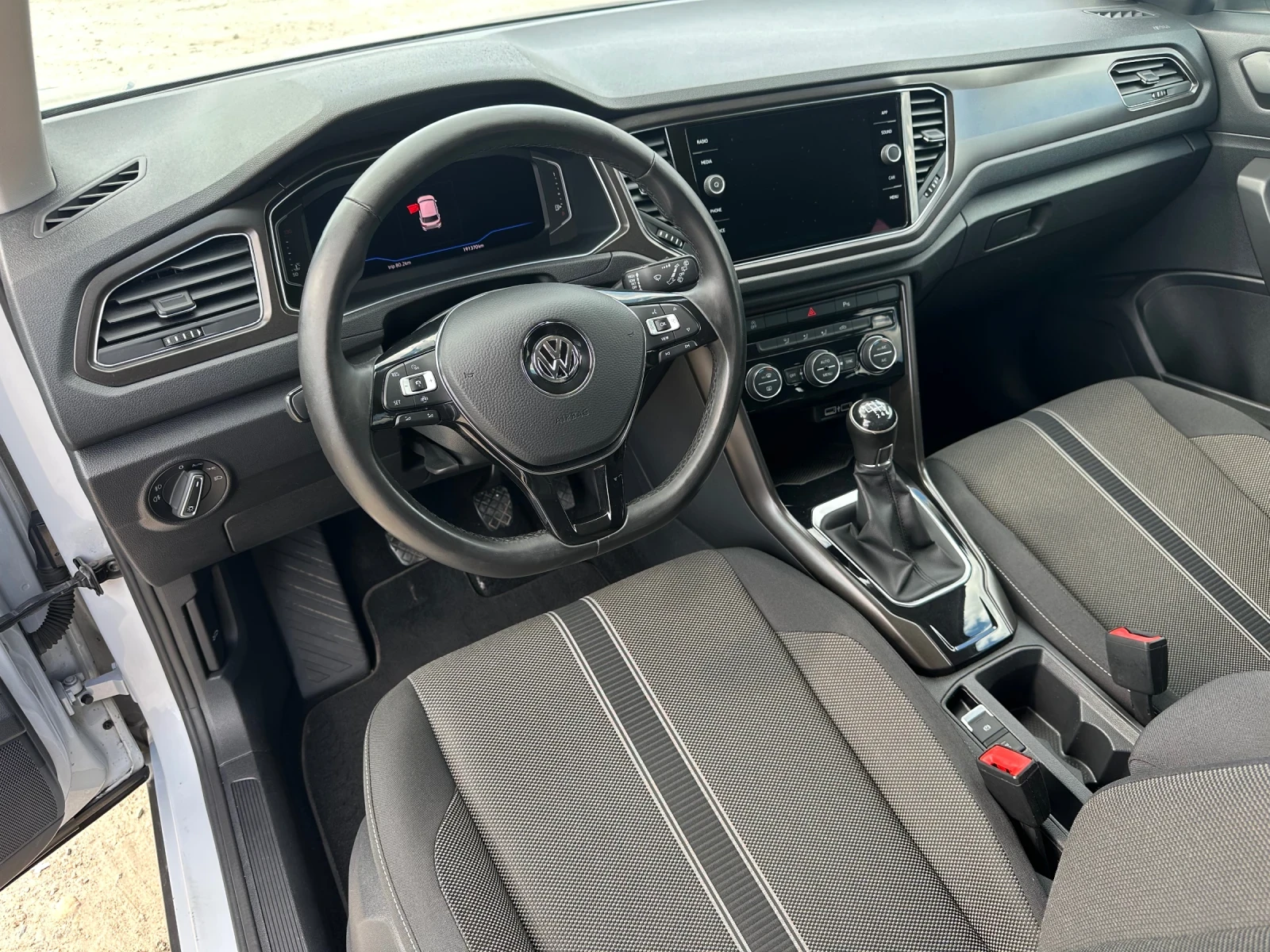 VW T-Roc 1.6TDi 116ps DIGITAL, снимка 14 - Автомобили и джипове - 54125837