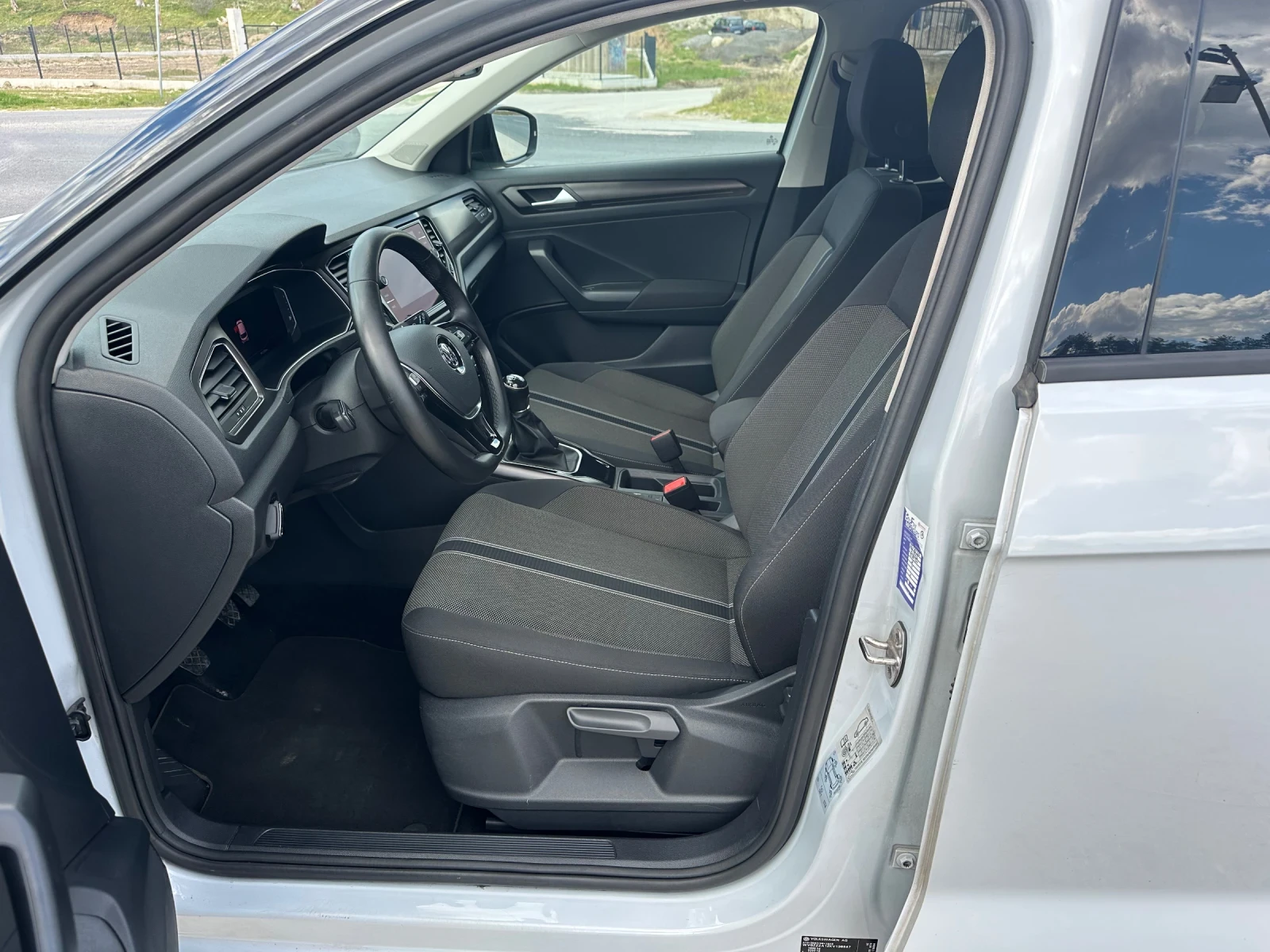 VW T-Roc 1.6TDi 116ps DIGITAL, снимка 13 - Автомобили и джипове - 54125837