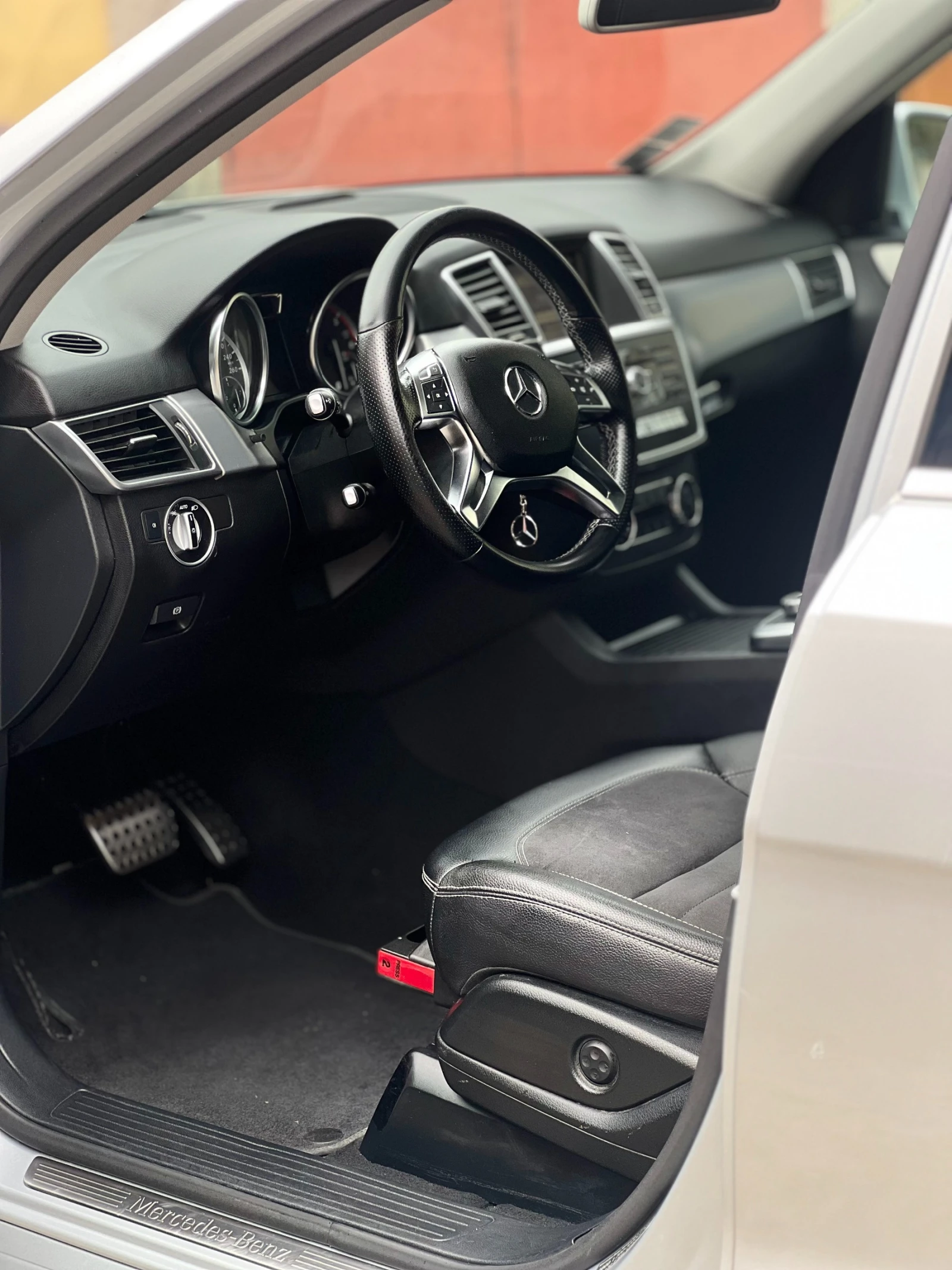 Mercedes-Benz ML 350 BLUETEC, снимка 9 - Автомобили и джипове - 54470555