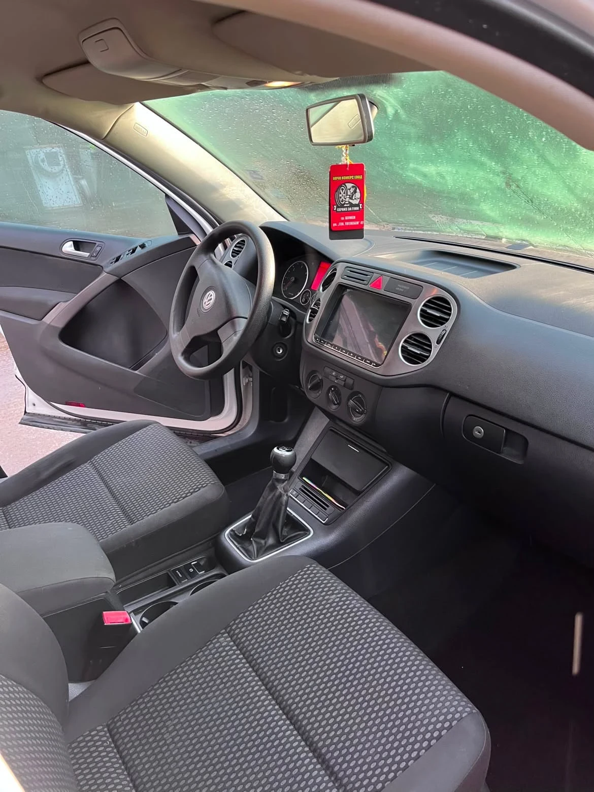 VW Tiguan, снимка 2 - Автомобили и джипове - 55136432