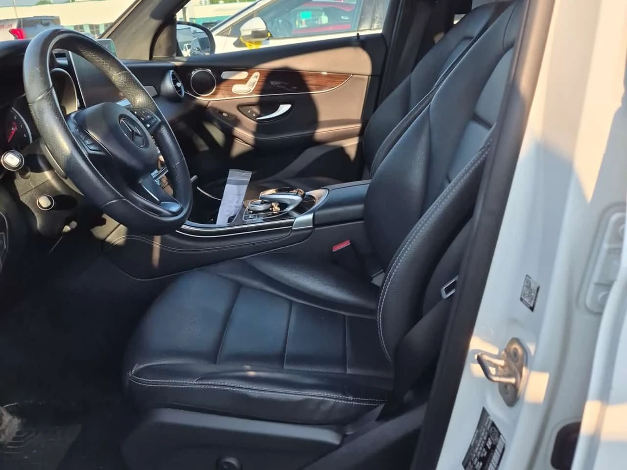 Mercedes-Benz GLC 300 CARFAX/ПАНОРАМА/ПОДГРЕВ/НАВИ/ПАМЕТ/ФИНАНСИРАНЕ, снимка 6 - Автомобили и джипове - 55180371