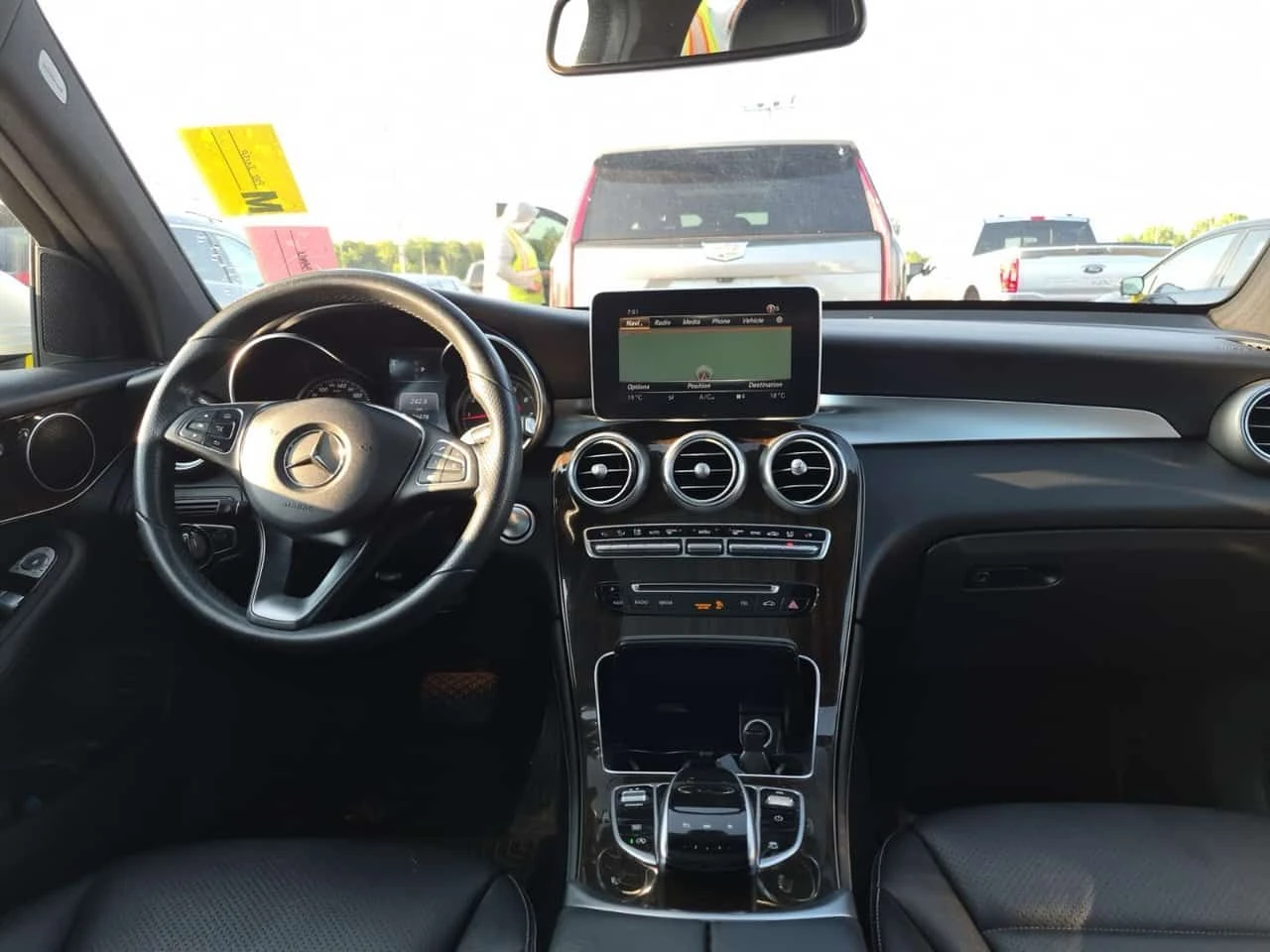 Mercedes-Benz GLC 300 CARFAX/ПАНОРАМА/ПОДГРЕВ/НАВИ/ПАМЕТ/ФИНАНСИРАНЕ, снимка 9 - Автомобили и джипове - 55180371