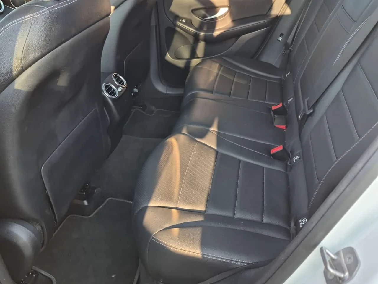 Mercedes-Benz GLC 300 CARFAX/ПАНОРАМА/ПОДГРЕВ/НАВИ/ПАМЕТ/ФИНАНСИРАНЕ, снимка 11 - Автомобили и джипове - 55180371