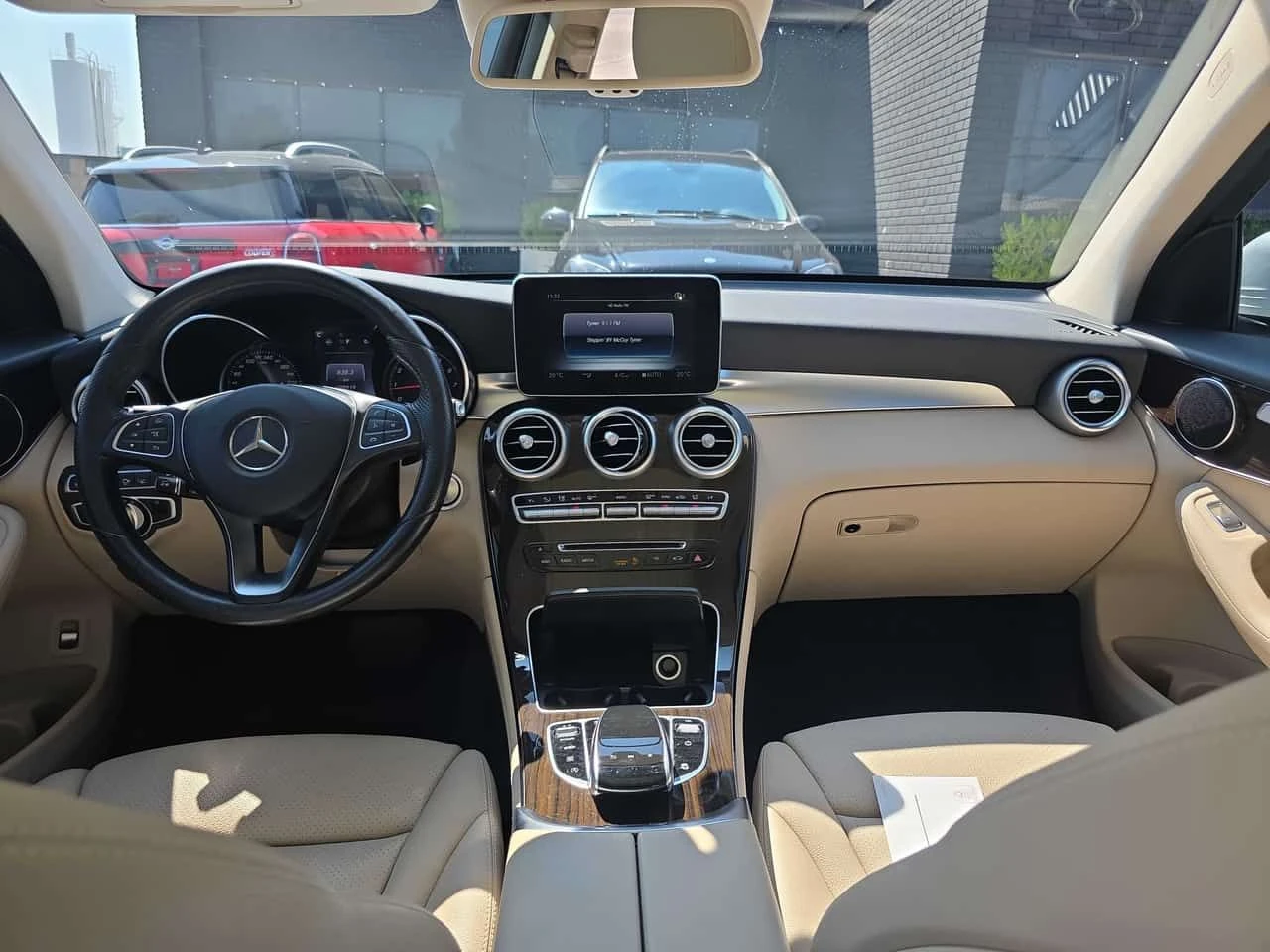 Mercedes-Benz GLC 300 /DISTRONIC/360/CARFAX/АВТОКРЕДИТ , снимка 9 - Автомобили и джипове - 55500500